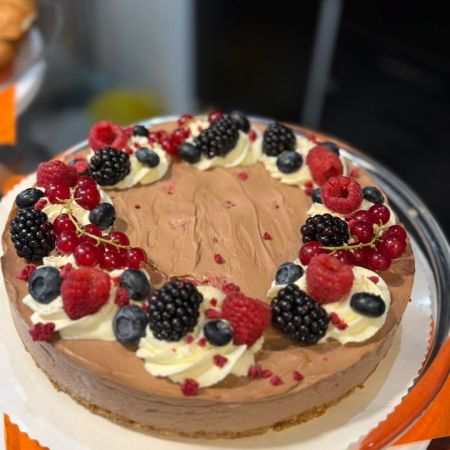 KESÄKAHVILA AUKI!🌻☀️

Maistuisiko ihana suklaa-juustokakku kahvin kanssa?

Meiltä löydät myös:
Lohikeittoa
Kesäkeittoa
Kanakeittoa
Jauhelihakastiketta ja pastaa
Savulohi ja perunasalaattia
Ruokaisia salaatteja 

Herkkutorilta:
Mansikkaa 🍓 
Perunaa🥔

Toscakakkua
Hiivaleipää
Saaristolaisleipää
Kauraleipää
Täysjyvä ruisleipää

Sydämellisesti Tervetuloa!❤️
Hjärtligt välkommen! ❤️

Lasten liikennepuisto avoinna! 🛴🚜

Aukioloajat:
4.6 - 30.8
Ma -La 10-18
Su 10-15

Kerkkoontie 92, 06530 Kerkkoo