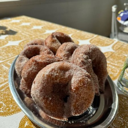 KESÄKAHVILA AUKI!🌻☀️

Maistuisiko ihana munkki kahvin kanssa?

Meiltä löydät myös:
Lohikeittoa 
Nakkikeittoa
Jauhelihakastiketta ja pastaa 
Palapaistia 
Savulohi ja perunasalaattia
Ruokaisia salaatteja 

Herkkutorilta:
Mansikkaa 🍓 
Perunaa🥔
Herneitä🫛
Kotijuustoa 🧀

Toscakakkua
Hiivaleipää
Saaristolaisleipää
Kauraleipää
Täysjyväruisleipää

Sydämellisesti Tervetuloa!❤️
Hjärtligt välkommen! ❤️

Lasten liikennepuisto avoinna! 🛴🚜

Aukioloajat:
4.6 - 30.8
Ma -La 10-18
Su 10-15

Kerkkoontie 92, 06530 Kerkkoo