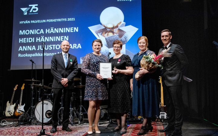 Hanna-Maria Vuoden Palveleva Perheyritys 2021 Gaala