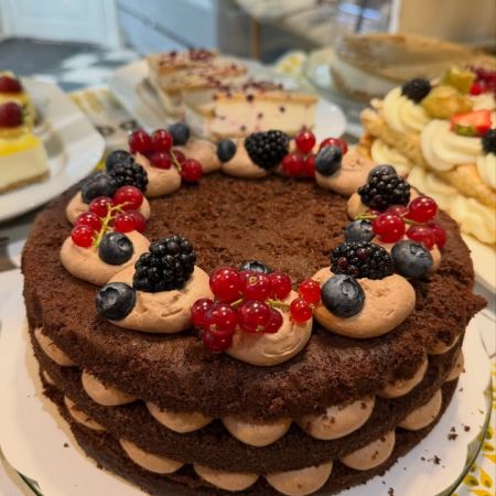 Sunnuntain herkut Pumppaamolla!😋🌸
Söndags gott på Pumppaamo!😋🌸

Maistuisiko tänään ihana voileipä ja juustokakku kahvin kanssa?😋🍰

Meiltä löytyy ihania leivonnaisia makeaa ja suolaista.

Meiltä löydät myös:
🥄Lohikeittoa 
🥄Kesäkeitto
🍴Jauhelihakastike ja pastaa
🍴Palapaisti ja pastaa
🍴Savulohi ja perunasalaattia
🍴Ruokaisia salaatteja 

🌟KOTIJUUSTOA LÖYTYY!🌟

Toscakakkua
Saaristolaisleipää
Ruisleipää
Hiivaleipää

Pumppaamon kesätori:
Mansikkaa🍓
Sipulinippuja🧅
Varhaisperunaa🥔

Strömsbergin myllyn jauhoja🥖

Pingviini jäätelöitä 🍨

Brunbergin namuja 🍬

Paahtimon kahvia ☕

Saaren taika tuotteita löytyy myös meillä!🌸

Sydämellisesti Tervetuloa!❤️
Hjärtligt välkommen! ❤️

Lasten liikennepuisto avoinna! 🛴🚜
Jossa uutena liukumäki!🎉 Lentopallo  ja koripallo kenttä myös auki🏐

Aukioloajat:
1.6-29.8
Ma -To 10-17
Pe-La 10-18
Su 10-15 

#strömsberginmylly #brunberg #saarentaika #saarentaikajälleenmyyjä  #kesäkahvila 

@visitporvoo 
@vanhaporvoo 

Kerkkoontie 92, 06 530 Kerkkoo