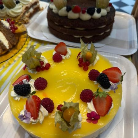 Viimeinen Kesäpäivä Pumppaamolla lähtee käyntiin!

Sista dagen på Pumppaamo startar!

Päättäri herkut Pumppaamolla!😋🌸
Avslutnings gott på Pumppaamo!😋🌸

Maistuisiko tänään munkki tai pizza kahvin kanssa?😋🍰

Meiltä löytyy ihania leivonnaisia makeaa ja suolaista. 

Meiltä löydät myös:
🥄Lohikeittoa
🍴Jauhelihakastike ja pastaa
🍴Ruokaisia salaatteja 

Saaristolaisleipää
Toscakakkua 
Kotijuustoa löytyy! ⭐️

Strömsbergin myllyn jauhoja🥖

Pingviini jäätelöitä 🍨

Brunbergin namuja 🍬

Paahtimon kahvia ☕

Saaren taika tuotteita löytyy myös meillä!🌸

Sydämellisesti Tervetuloa!❤️
Hjärtligt välkommen! ❤️

Lasten liikennepuisto avoinna! 🛴🚜
Jossa uutena liukumäki!🎉 Lentopallo  ja koripallo kenttä myös auki🏐

Aukioloajat:
1.8-29.8
Ti-La 10-17
Su, Ma suljettu
 
#strömsberginmylly #brunberg #saarentaika #saarentaikajälleenmyyjä #kesäkahvila 
 
Visit Porvoo
Vanha Porvoo - Gamla Borgå 
Punaisen Ristin Porvoon Osasto

Kerkkoontie 92, 06 530 Kerkkoo