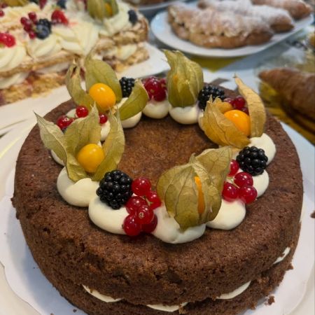 Lauantain herkut Pumppaamolla!😋🌸
Lördags gott på Pumppaamo!😋🌸

Maistuisiko tänään ihana kakkuapala kahvin kanssa?😋🍰

Meiltä löytyy ihania leivonnaisia makeaa ja suolaista.

Meiltä löydät myös:
🥄Lohikeittoa 
🥄Kesäkeitto
🍴Jauhelihakastike ja pastaa
🍴Palapaisti ja pastaa
🍴Savulohi ja perunasalaattia
🍴Ruokaisia salaatteja 

🌟KOTIJUUSTOA LÖYTYY!🌟

Toscakakkua
Saaristolaisleipää
Ruisleipää
Hiivaleipää

Pumppaamon kesätori:
Mansikkaa🍓
Sipulinippuja🧅
Varhaisperunaa🥔

Strömsbergin myllyn jauhoja🥖

Pingviini jäätelöitä 🍨

Brunbergin namuja 🍬

Paahtimon kahvia ☕

Saaren taika tuotteita löytyy myös meillä!🌸

Sydämellisesti Tervetuloa!❤️
Hjärtligt välkommen! ❤️

Lasten liikennepuisto avoinna! 🛴🚜
Jossa uutena liukumäki!🎉 Lentopallo  ja koripallo kenttä myös auki🏐

Aukioloajat:
1.6-29.8
Ma -To 10-17
Pe-La 10-18
Su 10-15 

#strömsberginmylly #brunberg #saarentaika #saarentaikajälleenmyyjä  #kesäkahvila 

@visitporvoo 
@vanhaporvoo 

Kerkkoontie 92, 06 530 Kerkkoo
