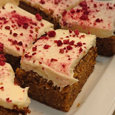 Tiistain herkut Pumppaamolla!😋🌸
Tisdagens gott på Pumppaamo!😋🌸
Maistuisiko tänään päivän pulla tai jokin meidän maukkaista suolaisista piirakoista kahvin kanssa?😋🍰
Meiltä löytyy ihania leivonnaisia makeaa ja suolaista.
Meiltä löydät myös:
🥄Lohikeittoa
🍴Savulohi ja perunasalaattia
🍴Palapaisti ja pastaa
🍴Jauhelihakastike ja pastaa
🍴Ruokaisia salaatteja
Toscakakkua
Saaristolaisleipää
Hiivaleipää
Sämpylöitä
Strömsbergin myllyn jauhoja🥖
Pingviini jäätelöitä 🍨
Brunbergin namuja 🍬
Paahtimon kahvia ☕
Saaren taika tuotteita löytyy myös meillä!🌸
Sydämellisesti Tervetuloa!❤️
Hjärtligt välkommen! ❤️
Lasten liikennepuisto avoinna! 🛴🚜
Jossa uutena liukumäki!🎉 Lentopallo ja koripallo kenttä myös auki🏐
Aukioloajat:
1.8-29.8
Ti-La 10-17
Su, Ma suljettu
#strömsberginmylly #brunberg #saarentaika #saarentaikajälleenmyyjä #kesäkahvila
Visit Porvoo
Vanha Porvoo - Gamla Borgå
Kerkkoontie 92, 06 530 Kerkkoo