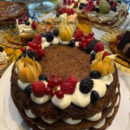 Lauantain herkut Pumppaamolla!😋🌸
Lördags gott på Pumppaamo!😋🌸

Maistuisiko tänään porkkanakakku tai lohivoileipäkakku kahvin kanssa?😋🍰

Meiltä löytyy ihania leivonnaisia makeaa ja suolaista. 

Meiltä löydät myös:
🥄Lohikeittoa
🍴Jauhelihakastike ja pastaa
🍴Ruokaisia salaatteja 

Saaristolaisleipää
Sämpylöitä
Toscakakkua 

Strömsbergin myllyn jauhoja🥖

Pingviini jäätelöitä 🍨

Brunbergin namuja 🍬

Paahtimon kahvia ☕

Saaren taika tuotteita löytyy myös meillä!🌸

Sydämellisesti Tervetuloa!❤️
Hjärtligt välkommen! ❤️

Lasten liikennepuisto avoinna! 🛴🚜
Jossa uutena liukumäki!🎉 Lentopallo  ja koripallo kenttä myös auki🏐

Aukioloajat:
1.8-29.8
Ti-La 10-17
Su, Ma suljettu
 
#strömsberginmylly #brunberg #saarentaika #saarentaikajälleenmyyjä #kesäkahvila 
 
Visit Porvoo 
Vanha Porvoo - Gamla Borgå 

Kerkkoontie 92, 06 530 Kerkkoo