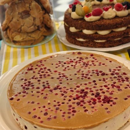 Tiistain herkut Pumppaamolla!😋🌸
Risdagens gott på Pumppaamo!😋🌸

Maistuisiko tänään maukas  mansikka-valkosuklaajuustokakku tai lohileipä kahvin kanssa?😋🍰

Meiltä löytyy ihania leivonnaisia makeaa ja suolaista. 

Meiltä löydät myös:
🥄Lohikeittoa
🍴Jauhelihakastike ja pastaa
🍴Ruokaisia salaatteja 

🌟KOTIJUUSTOA LÖYTYY!🌟

Saaristolaisleipää
Sämpylöitä
Toscakakkua 

Strömsbergin myllyn jauhoja🥖

Pingviini jäätelöitä 🍨

Brunbergin namuja 🍬

Paahtimon kahvia ☕

Saaren taika tuotteita löytyy myös meillä!🌸

Sydämellisesti Tervetuloa!❤️
Hjärtligt välkommen! ❤️

Lasten liikennepuisto avoinna! 🛴🚜
Jossa uutena liukumäki!🎉 Lentopallo  ja koripallo kenttä myös auki🏐

Aukioloajat:
1.8-29.8
Ti-La 10-17
Su, Ma suljettu
 
#strömsberginmylly #brunberg #saarentaika #saarentaikajälleenmyyjä #kesäkahvila 
 
Visit Porvoo 
Vanha Porvoo - Gamla Borgå 

Kerkkoontie 92, 06 530 Kerkkoo