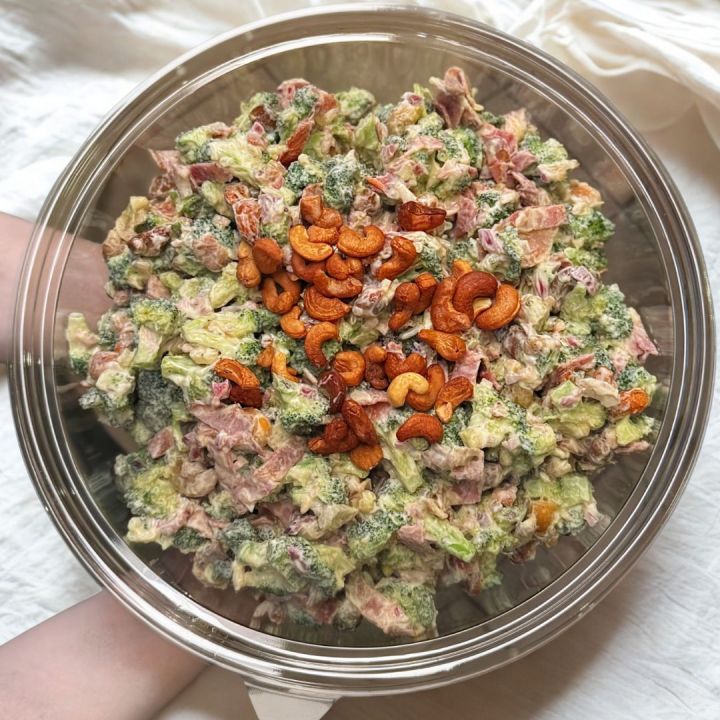 Paahdettu parsakaalicashew pekoni salaatti, rostad broccoli-, cashew-, baconsallad (laktoositon, laktosfri, gluteeniton, glutenfri)