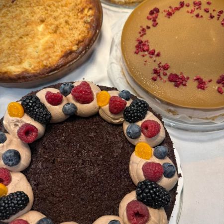 Tiistain herkut Pumppaamolla!😋🌸
Tisdags gott på Pumppaamo!😋🌸
Maistuisiko tänään ihana sitruunajuustokakku tai
kinkkuvoileipäkakku kahvin kanssa?😋🍰
Meiltä löytyy ihania leivonnaisia makeaa ja suolaista.
Meiltä löydät myös:
🥄Lohikeittoa
🍴Palapaisti kermaperunat
🍴Jauhelihakastike ja pastaa
🍴Ruokaisia salaatteja
Saaristolaisleipää
Strömsbergin myllyn jauhoja🥖
Pingviini jäätelöitä 🍨
Brunbergin namuja 🍬
Paahtimon kahvia ☕
Saaren taika tuotteita löytyy myös meillä!🌸
Sydämellisesti Tervetuloa!❤️
Hjärtligt välkommen! ❤️
Lasten liikennepuisto avoinna! 🛴🚜
Jossa uutena liukumäki!🎉 Lentopallo ja koripallo kenttä myös auki🏐
Aukioloajat:
1.8-29.8
Ti-La 10-17
Su, Ma suljettu
#strömsberginmylly #brunberg #saarentaika #saarentaikajälleenmyyjä #kesäkahvila
Visit Porvoo
Vanha Porvoo - Gamla Borgå
Kerkkoontie 92, 06 530 Kerkkoo