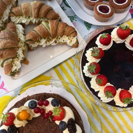 Perjantain herkut Pumppaamolla!😋🌸
Fredags gott på Pumppaamo!😋🌸
Maistuisiko tänään ihana kakkupala kahvin kanssa?😋🍰
Meiltä löytyy ihania leivonnaisia makeaa ja suolaista.
Meiltä löydät myös:
Lohikeittoa
Jauhelihakastike ja pastaa
Palapaisti ja pastaa
Savulohi ja perunasalaattia
Ruokaisia salaatteja
🌟KOTIJUUSTOA🌟
🍓Mansikkalaatikko 50€/5kg🍓
Toscakakkua
Saaristolaisleipää
Hiivaleipää
Ruisleipää
Sämpylöitä
Pumppaamon kesätori:
Mansikkaa 🍓 Suomi
Herneitä🫛 Suomi
Varhais perunaa 🥔 Suomi
Strömsbergin myllyn jauhoja🥖
Pingviini jäätelöitä 🍨
Brunbergin namuja 🍬
Paahtimon kahvia ☕
Saaren taika tuotteita löytyy myös meillä!🌸
Sydämellisesti Tervetuloa!❤️
Hjärtligt välkommen! ❤️
Lasten liikennepuisto avoinna! 🛴🚜
Jossa uutena liukumäki!🎉 Lentopallo ja koripallo kenttä myös auki🏐
Aukioloajat:
1.6-29.8
Ma -To 10-17
Pe-La 10-18
Su 10-15
#strömsberginmylly #brunberg #saarentaika #saarentaikajälleenmyyjä #kesäkahvila #kesä
Visit Porvoo
Vanha Porvoo - Gamla Borgå
Kerkkoontie 92, 06 530 Kerkkoo