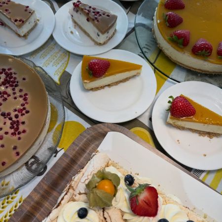Torstain herkut Pumppaamolla!😋🌸
Torsdags gott på Pumppaamo!😋🌸

Maistuisiko tänään ihana kakkupala kahvin kanssa?😋🍰

Meiltä löytyy ihania leivonnaisia makeaa ja suolaista.

Meiltä löydät myös:
🥄Lohikeitto
🥄Kesäkeitto
🍴Kanapata ja riisii
🍴Jauhelihakastike ja pastaa
🍴Palapaisti ja pastaa
🍴Ruokaisia salaatteja 

🌟KOTIJUUSTOA LÖYTYY!🌟

Toscakakkua
Raparperipiirakka
Saaristolaisleipää
Hiivaleipää
Sämpylöitä

Pumppaamon kesätori:
Mansikoita🍓
Porkkana nippuja🥕
Sipulinippuja🧅
Kukkakaalia 🥬
Herneitä 🫛 
Uutta perunaa 🥔 Annabella 

Strömsbergin myllyn jauhoja🥖

Pingviini jäätelöitä 🍨

Brunbergin namuja 🍬

Paahtimon kahvia ☕

Saaren taika tuotteita löytyy myös meillä!🌸

Sydämellisesti Tervetuloa!❤️
Hjärtligt välkommen! ❤️

Lasten liikennepuisto avoinna! 🛴🚜
Jossa uutena liukumäki!🎉 Lentopallo  ja koripallo kenttä myös auki🏐

Aukioloajat:
1.6-29.8
Ma -To 10-17
Pe-La 10-18
Su 10-15 

#strömsberginmylly #brunberg #saarentaika #saarentaikajälleenmyyjä  #kesäkahvila 

@visitporvoo 
@vanhaporvoo 

Kerkkoontie 92, 06 530 Kerkkoo