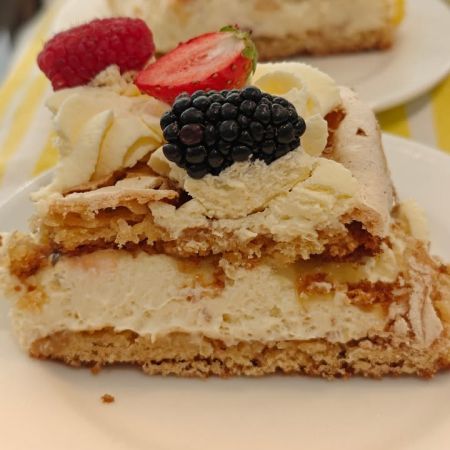 Torstain herkut Pumppaamolla!😋🌸
Torsdagenss gott på Pumppaamo!😋🌸

Suljemme tänään poikkeuksellisesti kello 16.00

Maistuisiko tänään maukas  Britakakku tai katkarapuleipä kahvin kanssa?😋🍰

Meiltä löytyy ihania leivonnaisia makeaa ja suolaista. 

Meiltä löydät myös:
🥄Lohikeittoa
🍴Jauhelihakastike ja pastaa
🍴Palapaisti ja pastaa
🍴Ruokaisia salaatteja 

🌟KOTIJUUSTOA LÖYTYY!🌟

Saaristolaisleipää
Sämpylöitä
Toscakakkua 

Strömsbergin myllyn jauhoja🥖

Pingviini jäätelöitä 🍨

Brunbergin namuja 🍬

Paahtimon kahvia ☕

Saaren taika tuotteita löytyy myös meillä!🌸

Sydämellisesti Tervetuloa!❤️
Hjärtligt välkommen! ❤️

Lasten liikennepuisto avoinna! 🛴🚜
Jossa uutena liukumäki!🎉 Lentopallo  ja koripallo kenttä myös auki🏐

Aukioloajat:
1.8-29.8
Ti-La 10-17
Su, Ma suljettu
 
#strömsberginmylly #brunberg #saarentaika #saarentaikajälleenmyyjä #kesäkahvila 
 
Visit Porvoo 
Vanha Porvoo - Gamla Borgå 

Kerkkoontie 92, 06 530 Kerkkoo